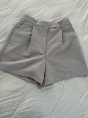 Abercrombie & Fitch Light beige High-Waist Tailored Shorts